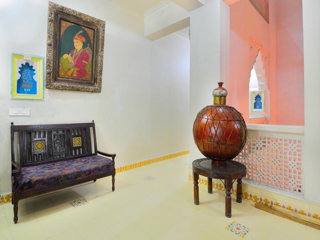 Staybook-Jyoti Mahal A Heritage Hotel Нью-Дели Экстерьер фото
